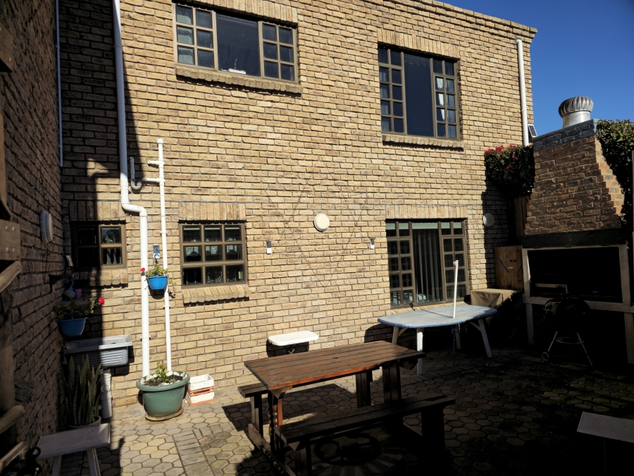 5 Bedroom Property for Sale in Stilbaai Wes Western Cape